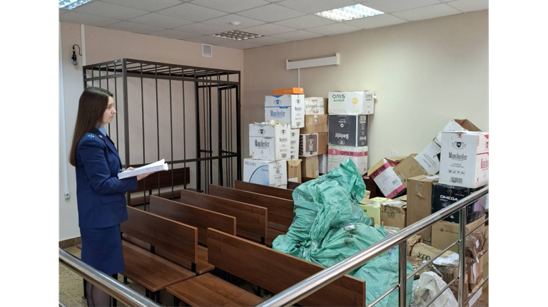 В Клинцах осудили пару за торговлю контрафактными сигаретами