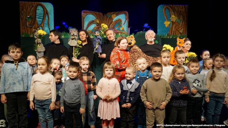 В брянском театре кукол выступили артисты из Орла