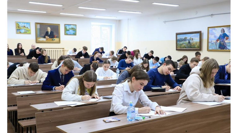 Школьники Брянщины написали олимпиаду по основам безопасности и защите Родины