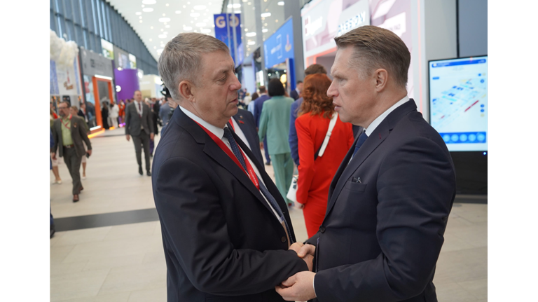 Губернатор Брянской области Александр Богомаз рассказал о работе ПМЭФ Губернатор Брянской области Александр Богомаз рассказал о работе ПМЭФ