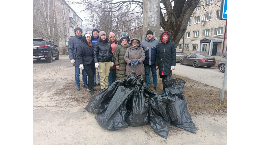 В Брянске на санитарной пятнице собрали 233 кубометра мусора