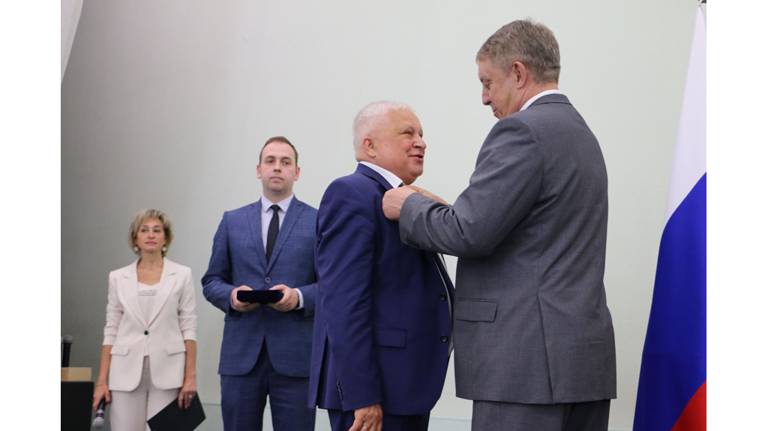 Глава брянской Общественной палаты удостоен медали «За заслуги перед обществом»