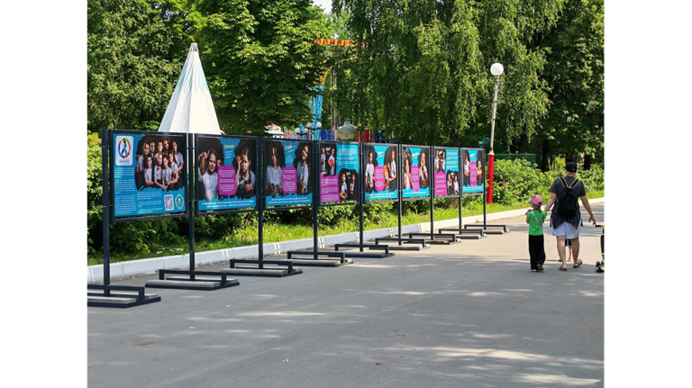 В Брянске открылась уличная выставка