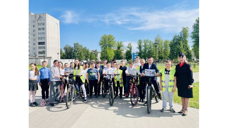В Клинцах для юных велосипедистов провели экспресс-курс дорожной грамотности