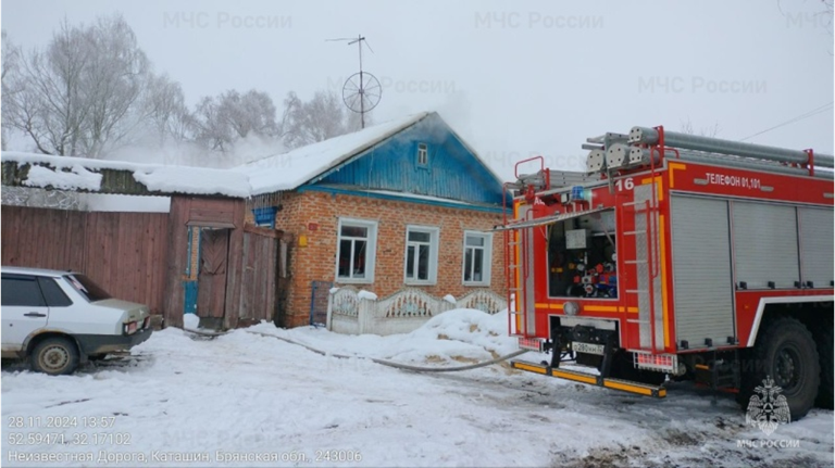 В Новозыбковском округе Брянщины сгорел дом: есть пострадавший