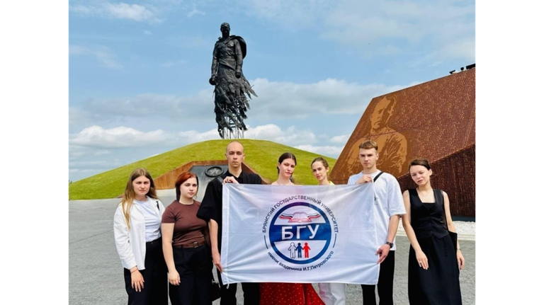 Брянские студенты совершили патриотическое путешествие Брянские студенты совершили патриотическое путешествие