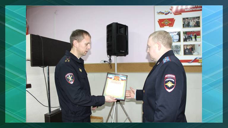Отличившимся сотрудникам брянской полиции вручили ведомственные награды