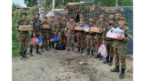 Брянский священник передал гуманитарный груз бойцам в приграничье