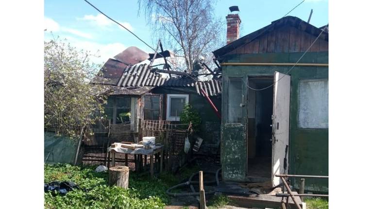 В Брянске при пожаре в доме 92-летний мужчина получил ожоги