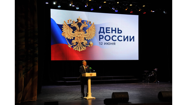 В День России Богомаз напомнил о сплочённости соотечественников после теракта 31 мая