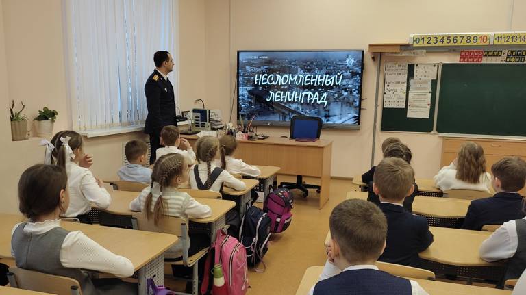 В Брянске следователь рассказал школьникам о блокаде Ленинграда