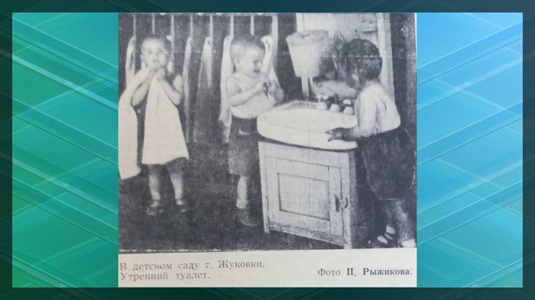 Брянцам показали фото детского сада в Жуковке середины XX века