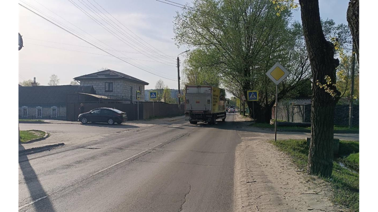 В Брянске водитель легковушки сбил подростка-велосипедиста на зебре