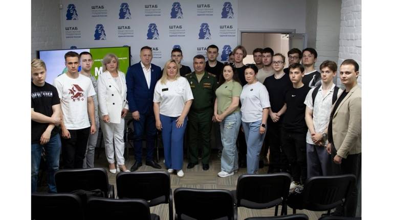 Военный комиссар Брянской области Ильфат Абзалов встретился с молодёжью