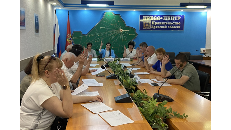 В Брянской области разрешили проводить выборы губернатора на придомовых территориях