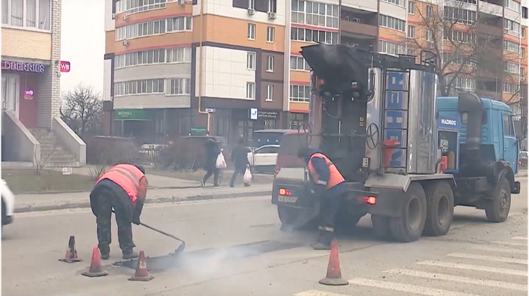 В Брянске из-за теплой погоды стартовали дорожные работы