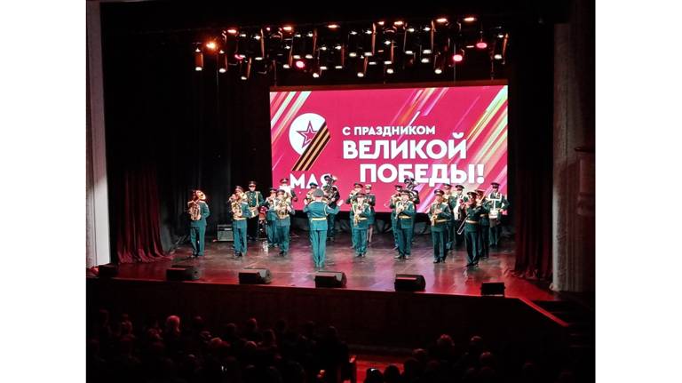 В Брянске прошел патриотический концерт «Живет Победа в поколениях!»