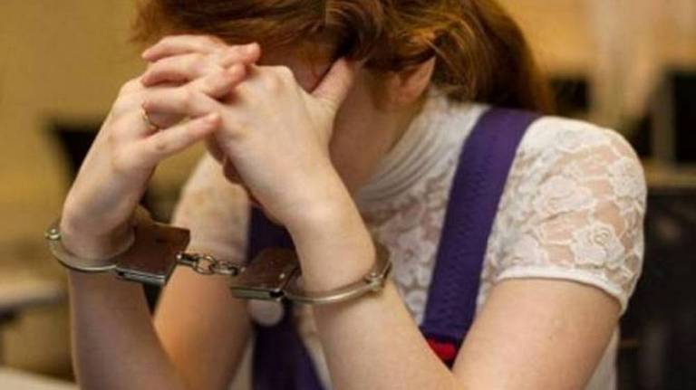 В Брянске 21-летняя девушка из Рязани украла у двух женщин кошельки