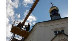 На храме в честь Благовещения Пресвятой Богородицы в Сураже засияли купола