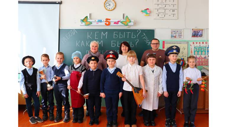 В Брянской области центры занятости проводят профориентационные акции с детьми