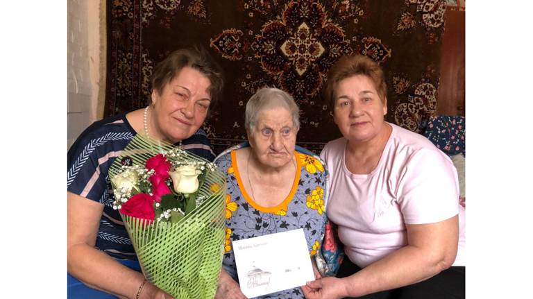 Анна Шурупова из поселка Комаричи Брянской области отметила 100-летний юбилей