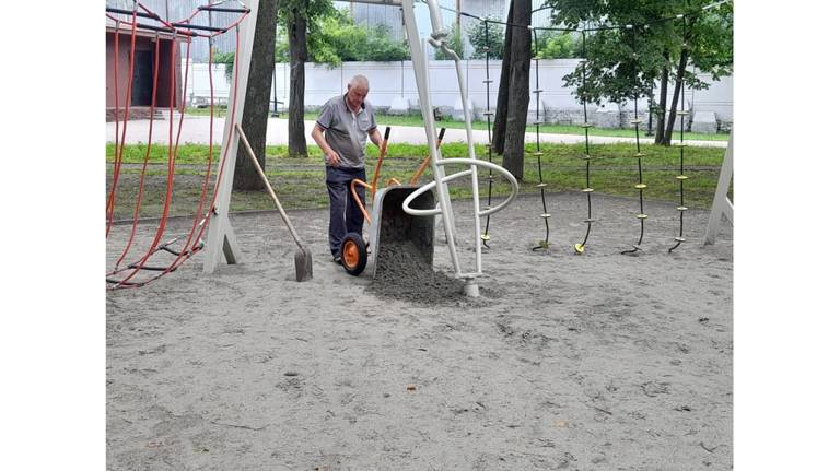 В двух парках Брянска появятся новые игровые площадки