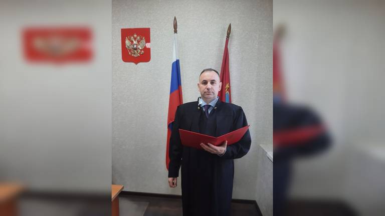 В Дятьковском районе в должность мирового судьи вступил Дмитрий Борисов