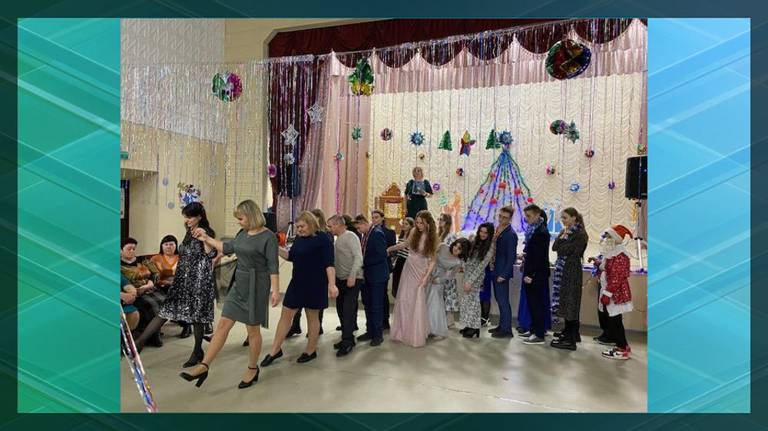 В Клинцовском районе в ДК и школах провели новогодние карнавалы
