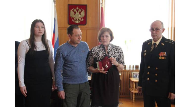 В Брасовском районе родственникам погибших в СВО бойцов передали награды