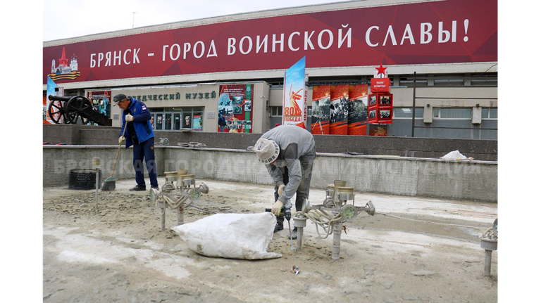 Ремонт фонтанов на площади Партизан в Брянске затянулся из-за дождей