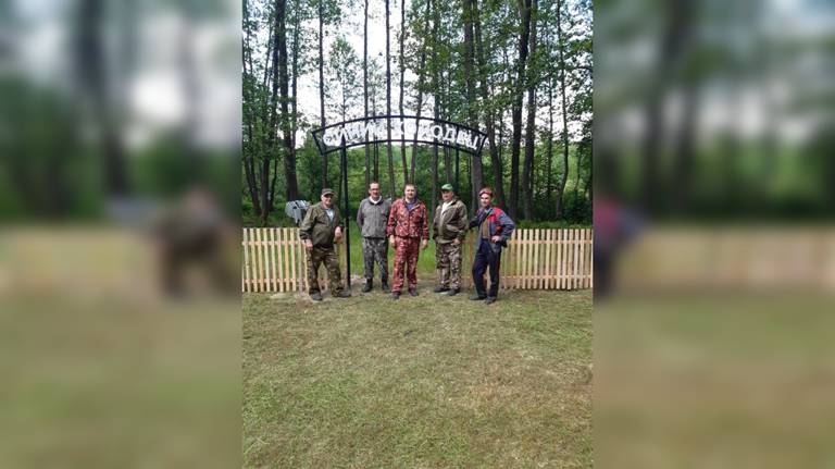 Сотрудники Клинцовского лесничества благоустроили «Синий колодец»