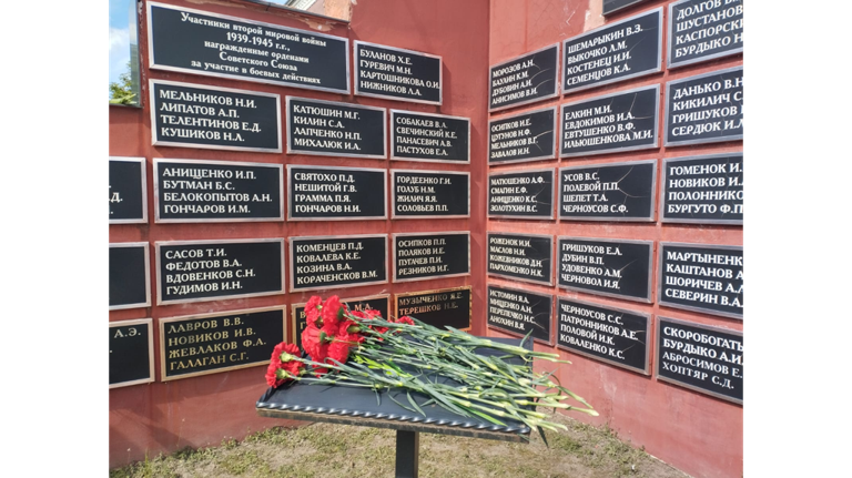 В Новозыбкове 9 мая открыли мемориальную доску ветеранам
