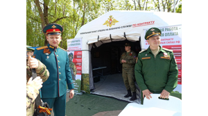 В Брянске 9 мая развернулся мобильный пункт отбора на службу по контракту