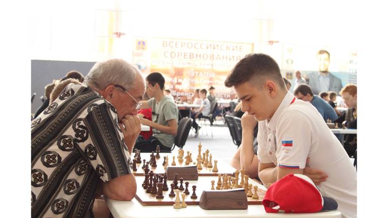 В Брянске проходят всероссийские соревнования по быстрым шахматам