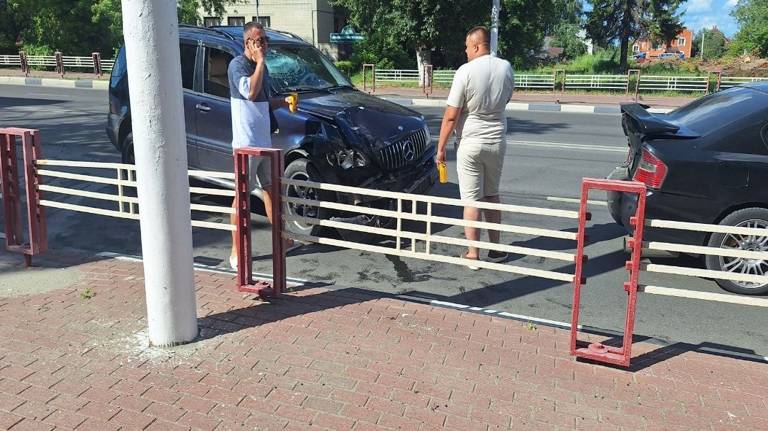 В Брянске на улице Дуки разбились две иномарки