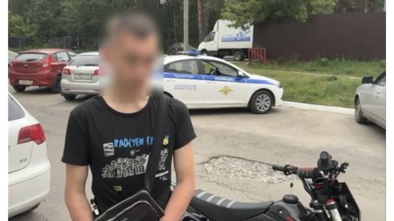 В Брянске за рулем мотоцикла оказался 17-летний юноша без водительских прав