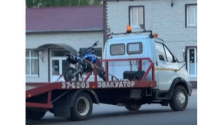 В стародубском поселке Десятуха поймали 16-летнего подростка на питбайке