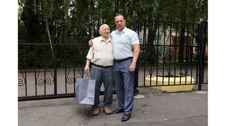 Вице-мэр Брянска Сергей Антошин поздравил Отара Кацанашвили с 87-летием
