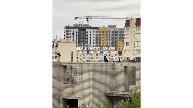Брянская прокуратура заинтересовалась гуляющими по стройке детьми