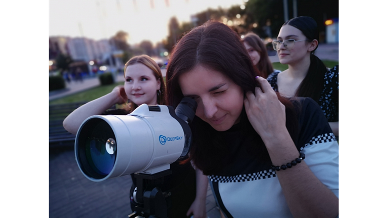 На сеансе тротуарной астрономии брянцы увидели «Океан Бурь»