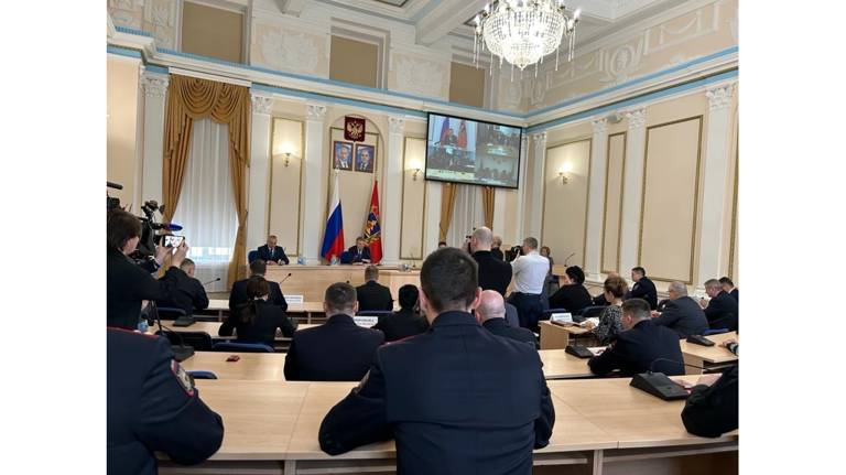 Губернатор Богомаз наградил 9 брянских сотрудников МВД, задержавших участников теракта в «Крокусе»