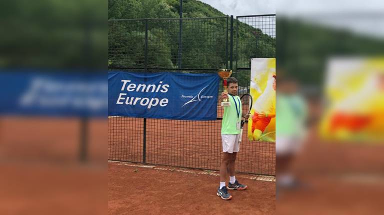 Брянский теннисист Георгий Абушенко взял золото на международном турнире в Сербии