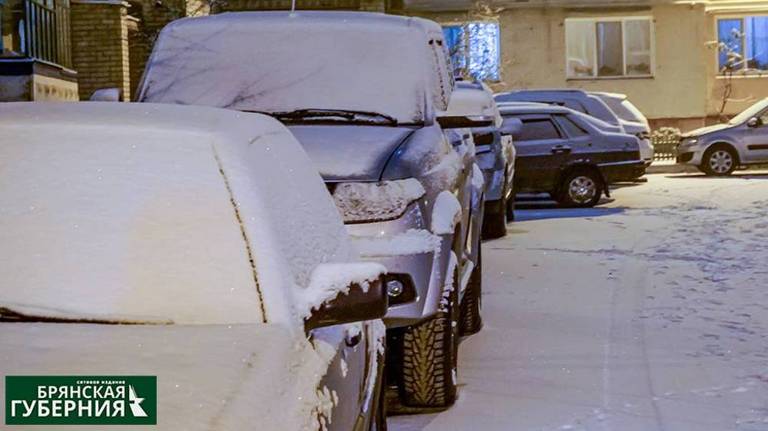 Брянских водителей призвали быть аккуратными на дорогах из-за мокрого снега и гололеда
