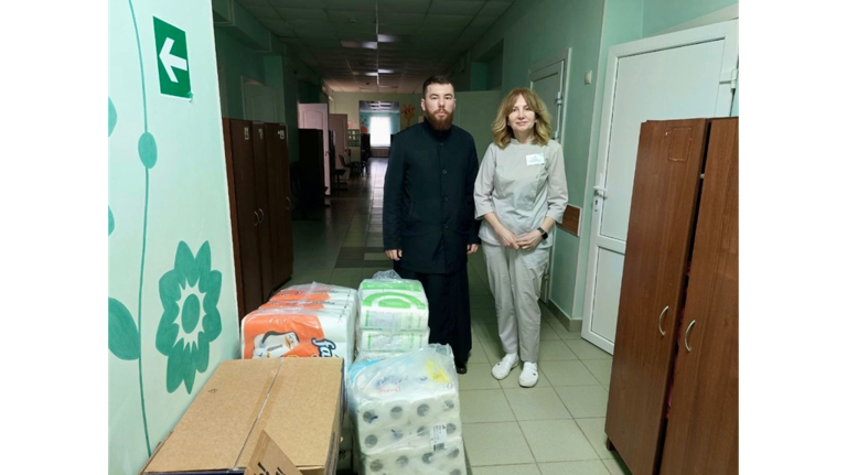 Православные добровольцы передали гуманитарную помощь детским медучреждениям Брянска