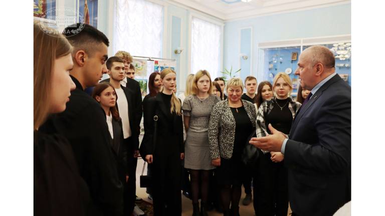 Брянские депутаты проводят встречи с молодежью региона