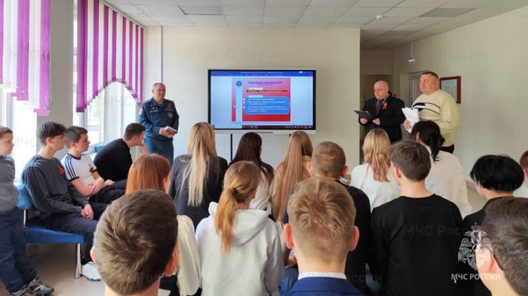 Красногорские и Суражские школьники познакомились с профессией пожарного