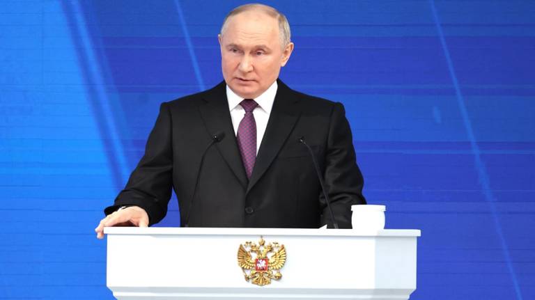 Президент Путин поручил правительству расширить возможности «Пушкинской карты»