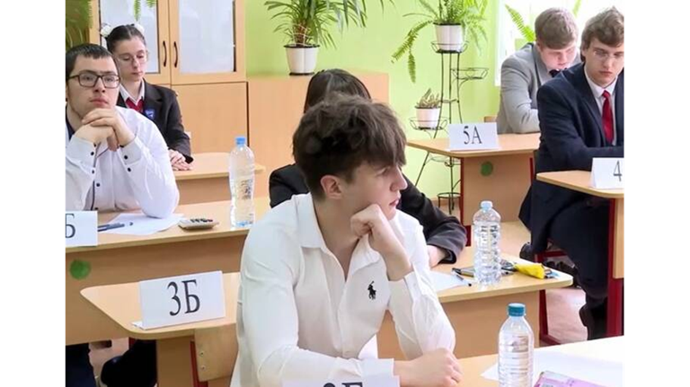 Брянские выпускники написали ЕГЭ по химии, истории и литературе