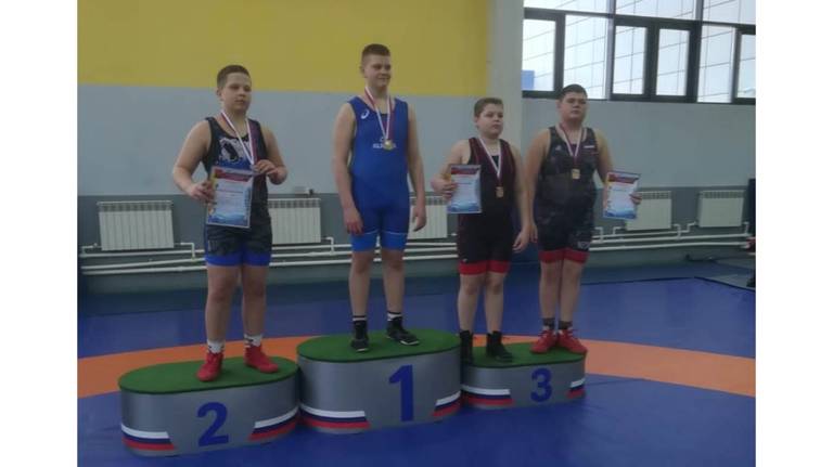 Юные спортсмены из Дятьково взяли 4 медали на первенстве по спортивной борьбе