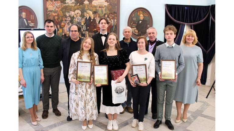 В Овстуге наградили победителей поэтического фестиваля «Великий праздник молодости чудной»